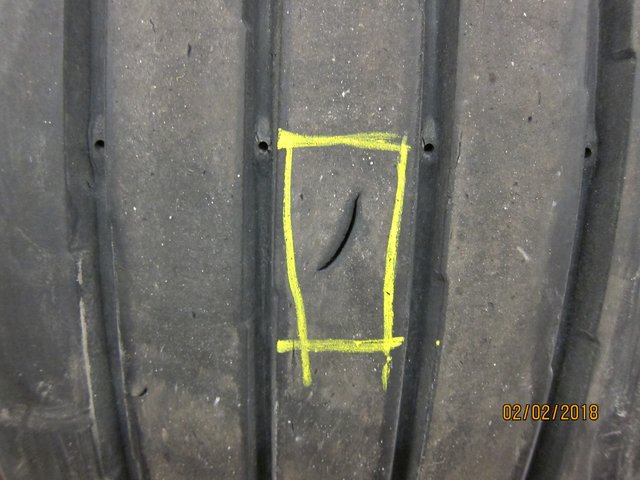 MTR-Lkw-Reifenreparatur bei Reifen Lorenz (vorher)