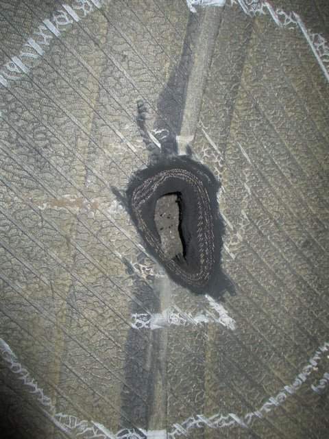 Ackerwagen Implement Reifenreparatur bei Reifen Lorenz (vorher)