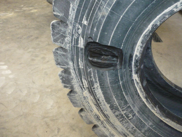 EM Reifenreparatur bei Reifen Lorenz (vorher)