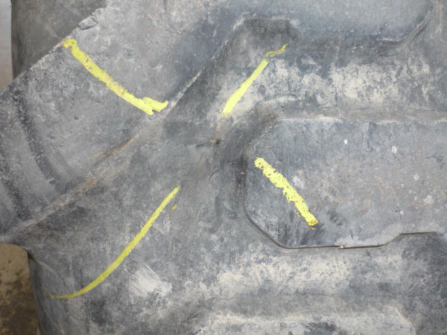 MTR-Industrie-Reifenreparatur bei Reifen Lorenz (vorher)